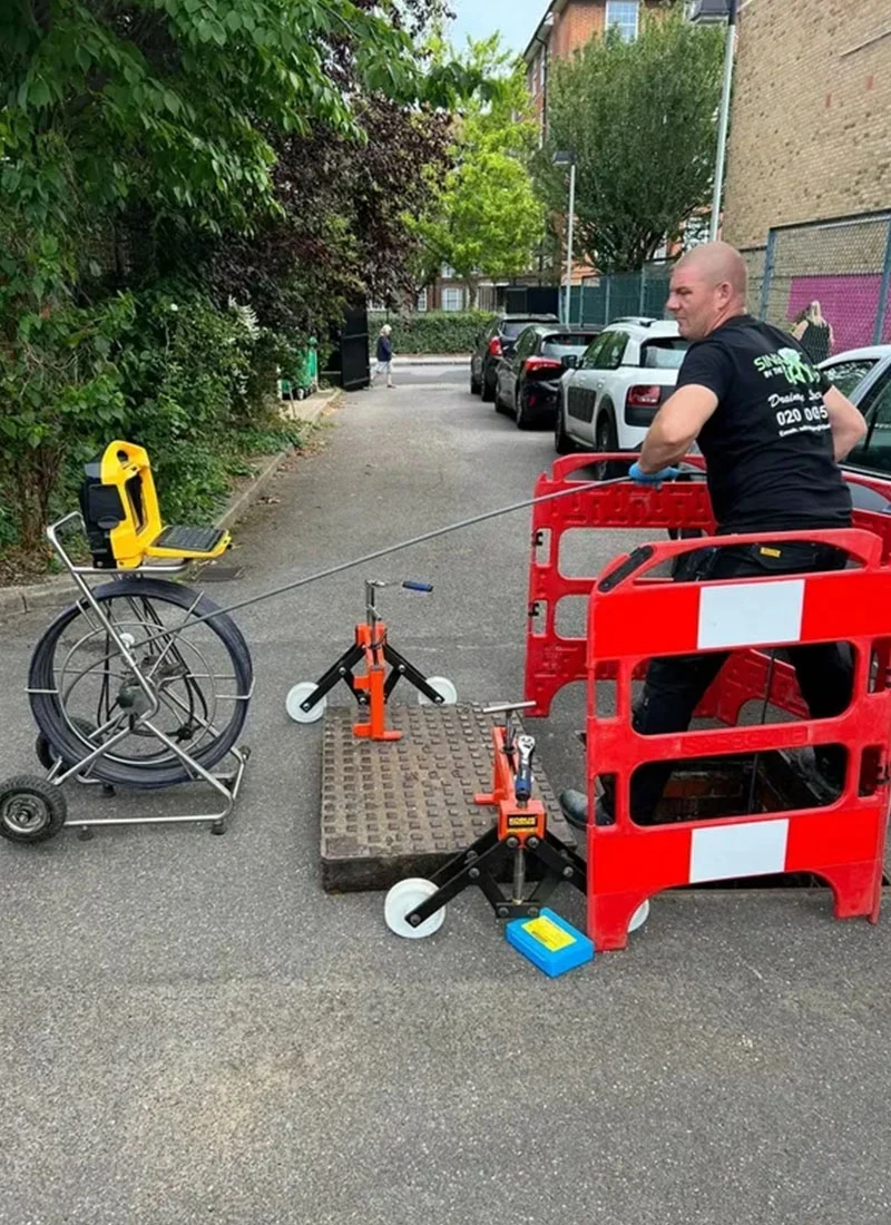 singinginthedrains-cctv-012