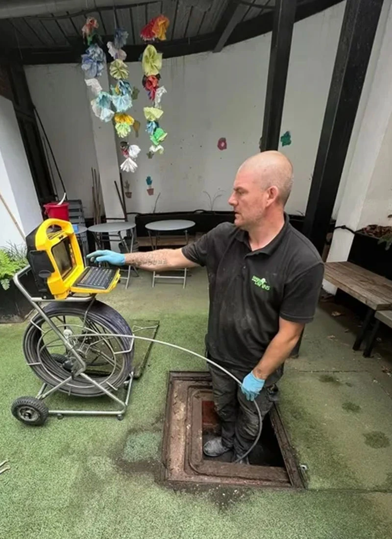 singinginthedrains-cctv-013